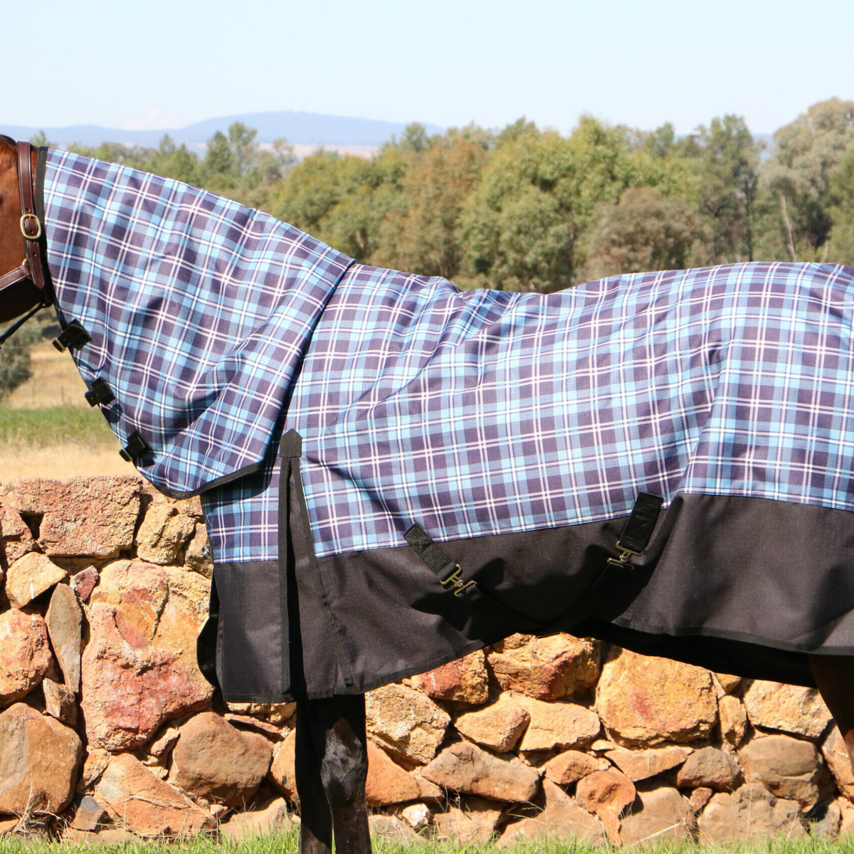 Newmarket's 'Ranger' 1200 Denier 200g Gram Fill Synthetic Paddock Comb ...