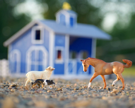 Breyer - Farms Home at the Barn Playset