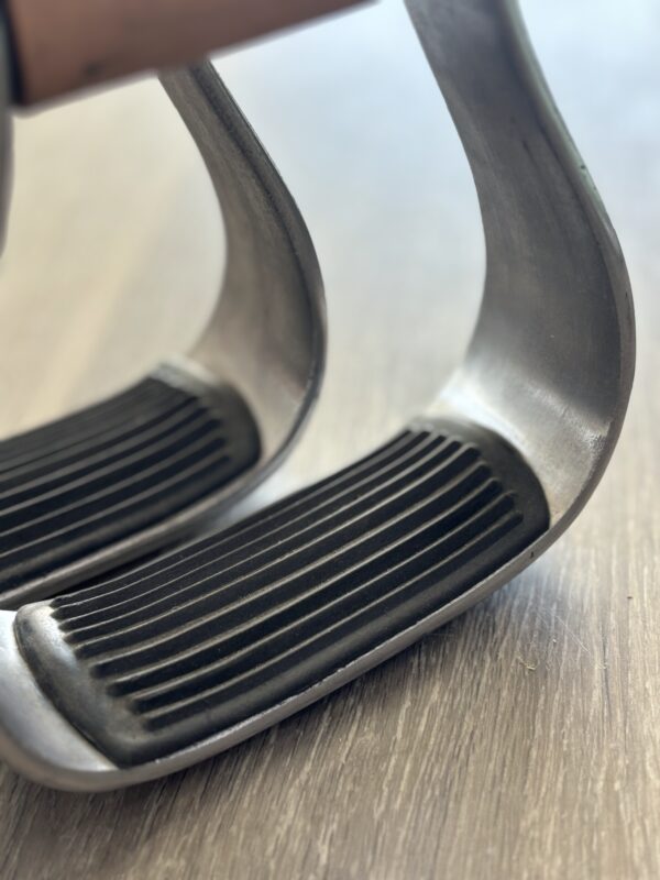 Newmarket's Aluminum 2" Oxbow Stirrups with Rubber Tread - Image 3