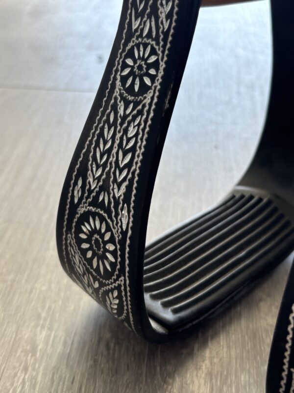 Engraved Black Western Stirrups - Image 2