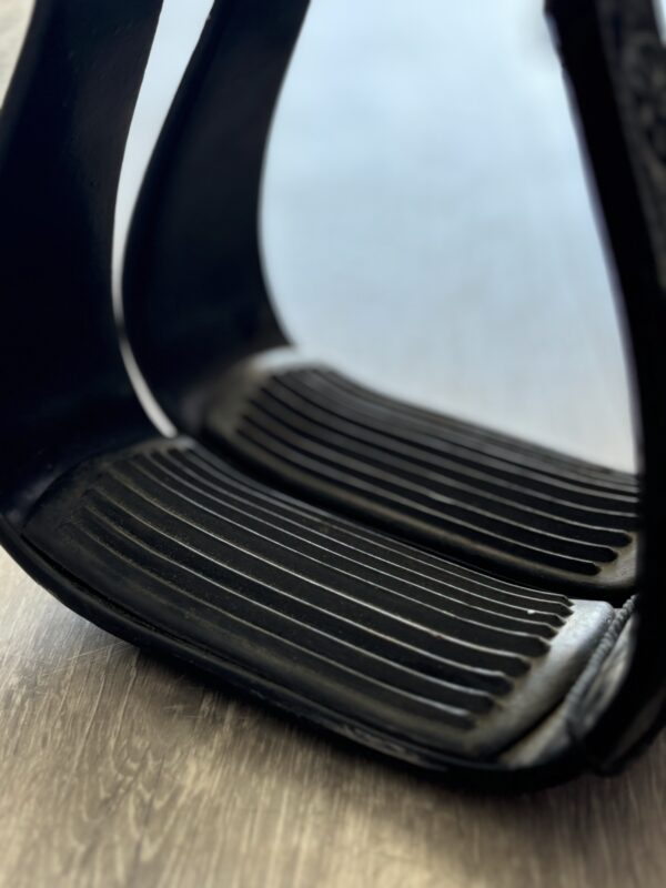 Engraved Black Western Stirrups - Image 3