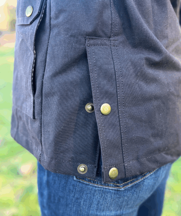 Newmarket Corryong Quilted Uni-Sex Oilskin Jacket - Image 4