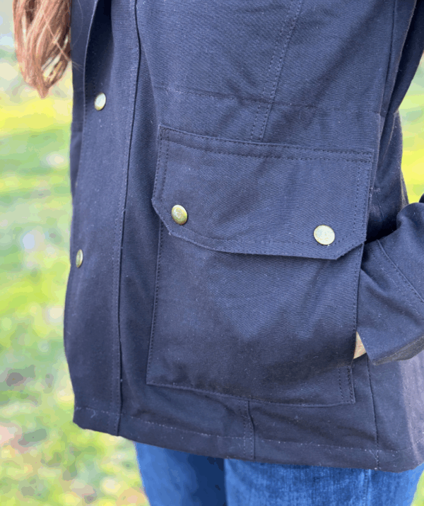 Newmarket Corryong Quilted Uni-Sex Oilskin Jacket - Image 6