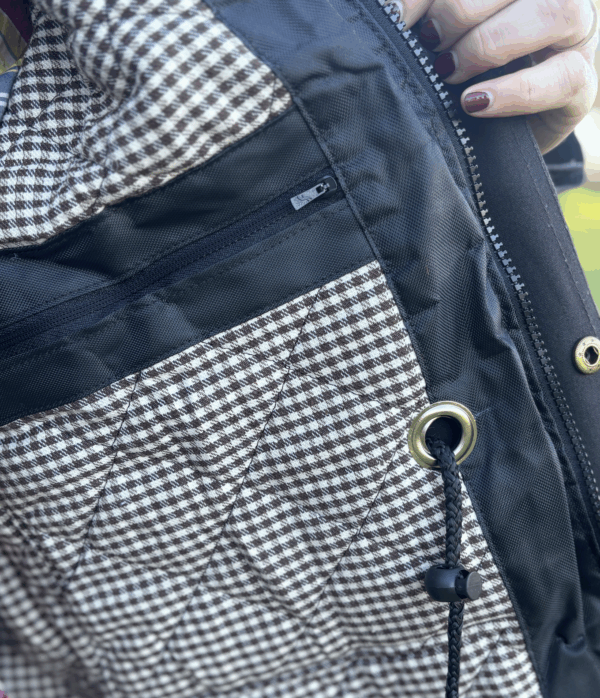 Newmarket Corryong Quilted Uni-Sex Oilskin Jacket - Image 3