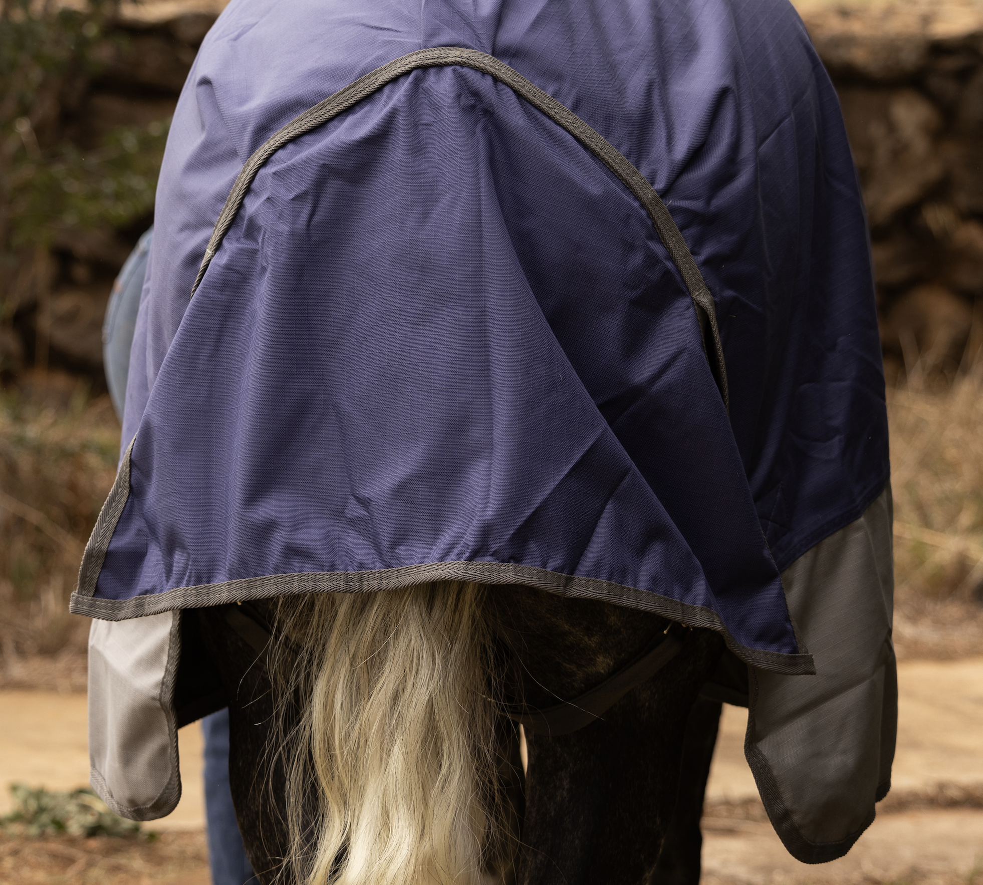 1200 Denier Rain Sheet Rug – Navy/Grey - Image 3